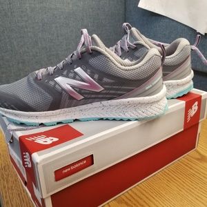 New Balance Trail Running Sneakers size 8 Womens